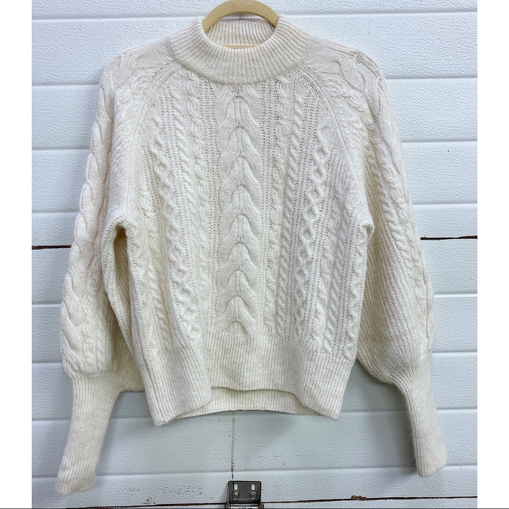 H&M cable knit sweater. Cream. XS.